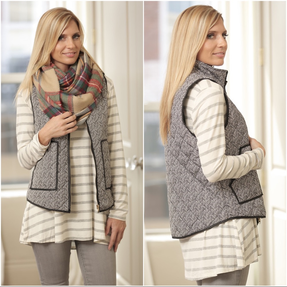 ✨LAST ONE✨ Herringbone Print Quilted Vest - Picture 2 of 3